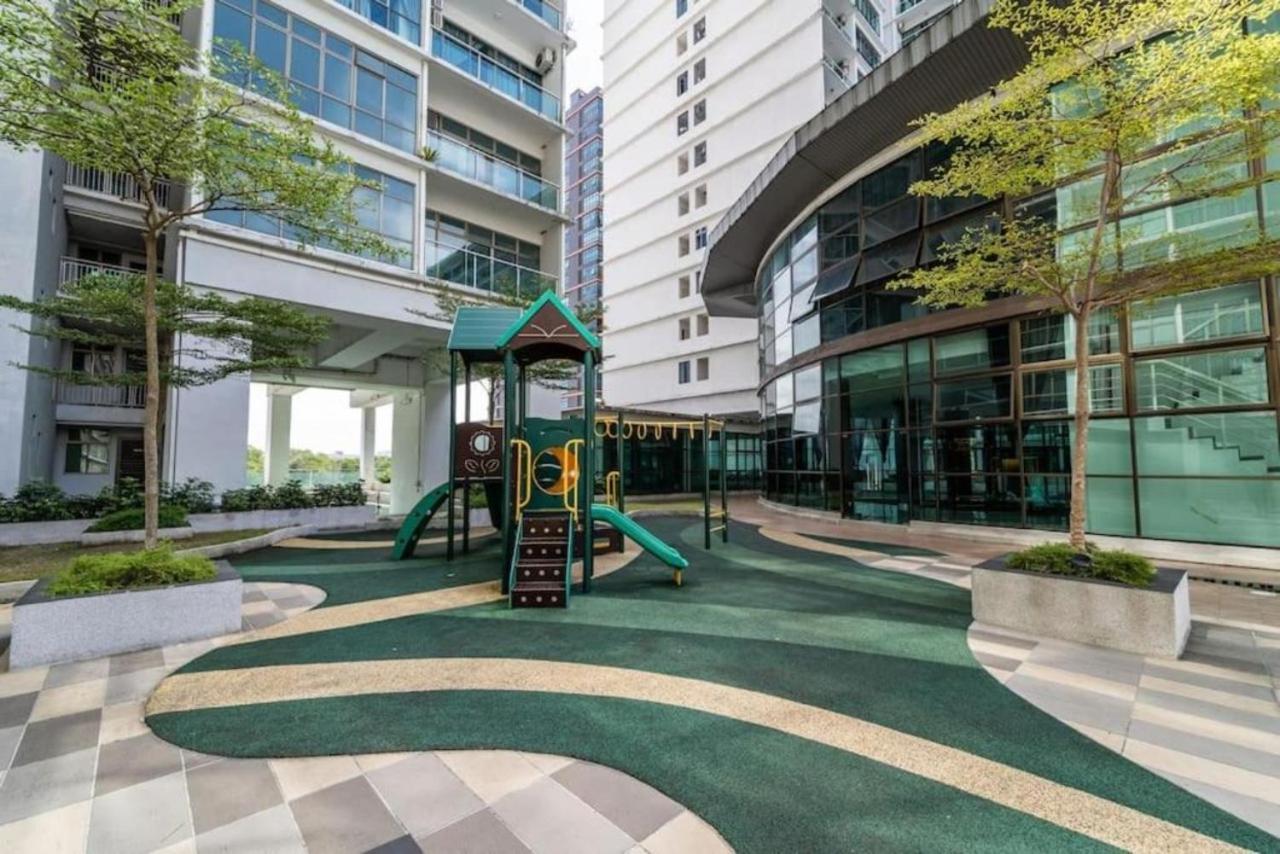 035 Palazio Japanese Style Mount Austin Wifi & Netflix Apartemen *